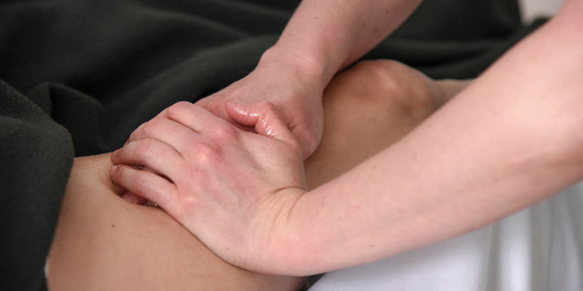 Massage of the thigh